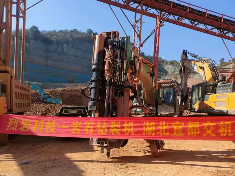 機(jī)載式液壓劈裂機(jī)在湖北宜都