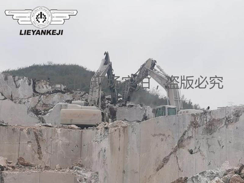 機(jī)載式液壓劈裂機(jī)應(yīng)用于搶險(xiǎn)救災(zāi)