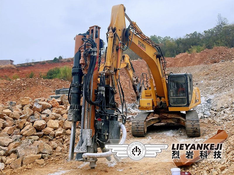 機(jī)載式礦山劈裂機(jī)應(yīng)用于青石料碎裂