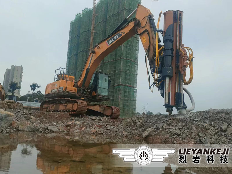 機(jī)載式液壓劈裂機(jī)應(yīng)用于地基開(kāi)挖