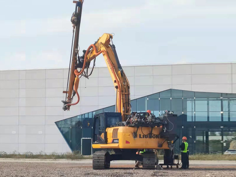 挖機(jī)裂石機(jī)報價